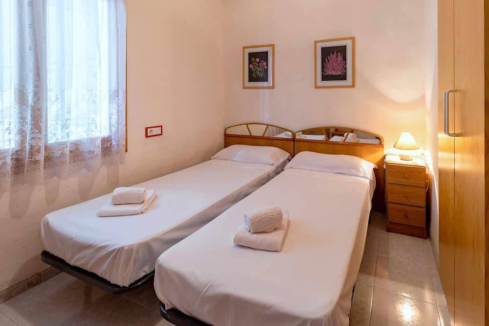 Entire apartment, Cap Ras 04 Comfortable apartment close to the sea in Platja Grifeu, Upper Empordà