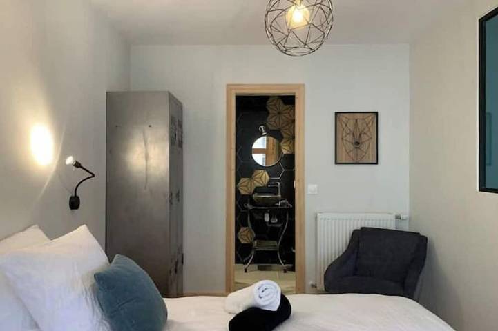 Gîte pour 3 personnes, avec piscine ainsi que jardin et terrasse dans Cite Medievale de Conflans - 2