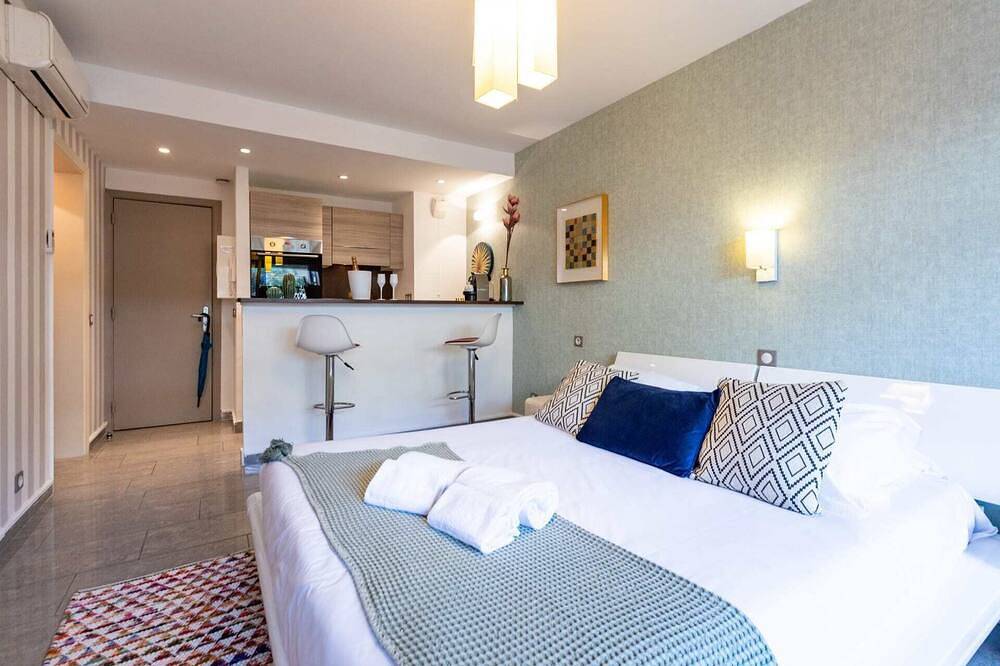 Hel lejlighed, Cosy Terrace 2A - Studio Apartment, Sleeps 2 in Juan-les-Pins, Antibes