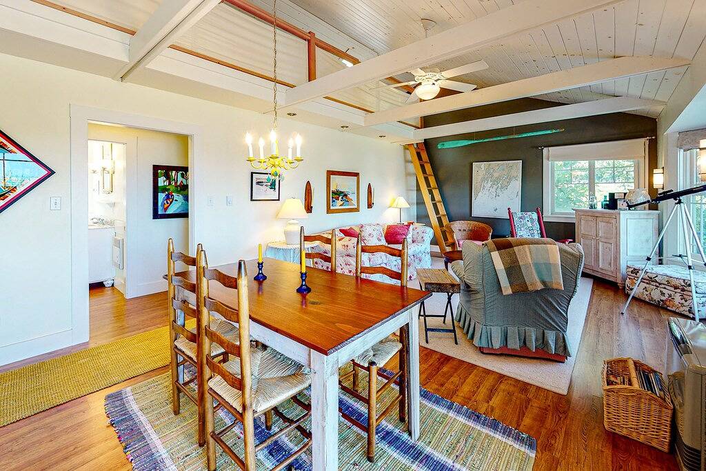 Dog-friendly bayfront home close to Rockland with water view - snowbirds welcome in Knox County (Maine)