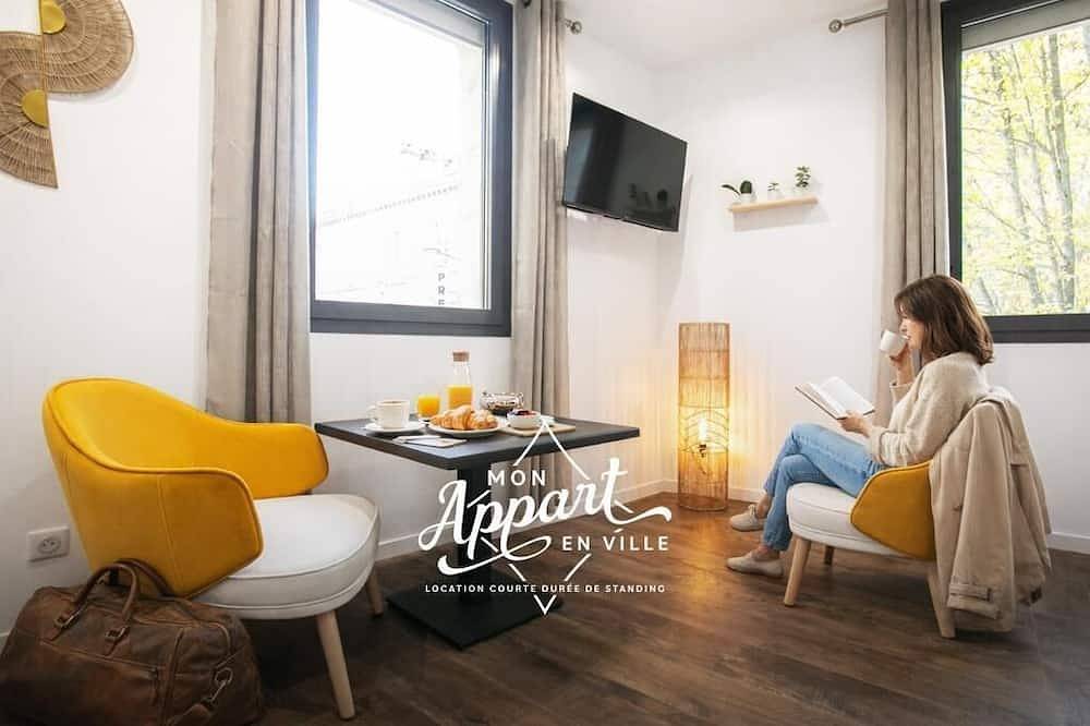 Entire apartment, Le Chic & Stylé: Between the Historic Center and the Palais de Justice in Périgueux, Périgord Blanc