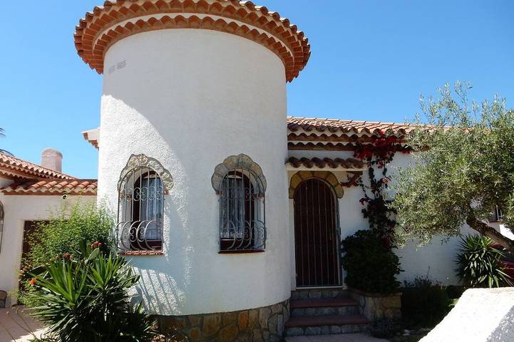 Chalet para 4 personas, con jardín y piscina - 1