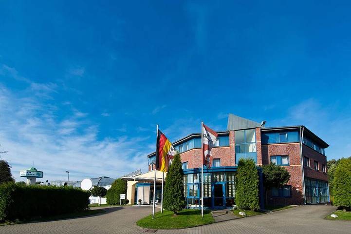 Twin Room Retreat | Garden Views | Minutes to Ruhr Park Shopping in Bochum, Ruhrgebiet