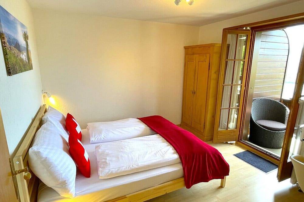 Geheel appartement, Swisshut Stunning Views Alps & Lake - Apart. Ringold Down in Sigriswil, Meer van Thun