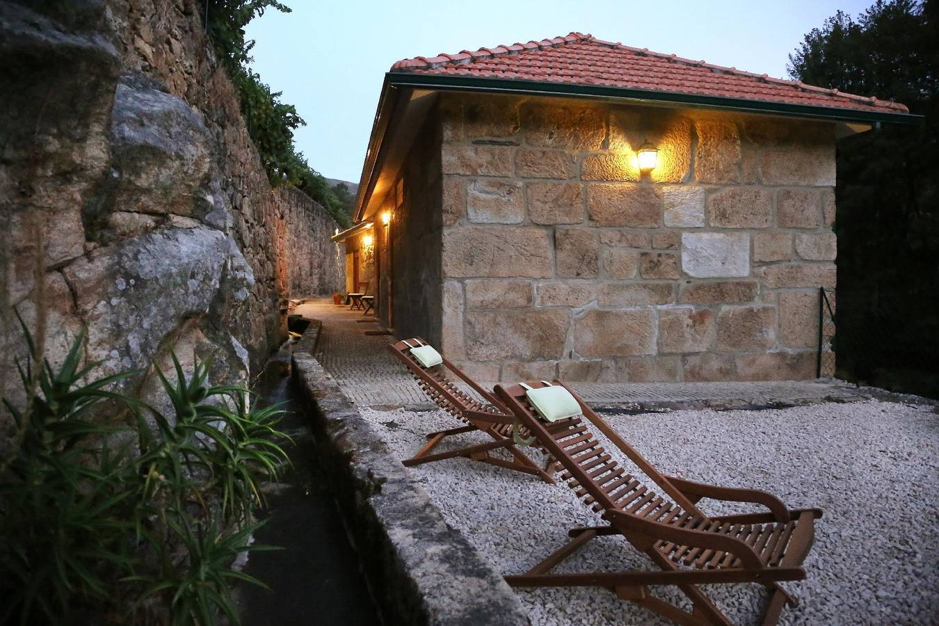 Holiday House in Várzea De Abrunhais with Private Parking in Lamego, Valle del Duero