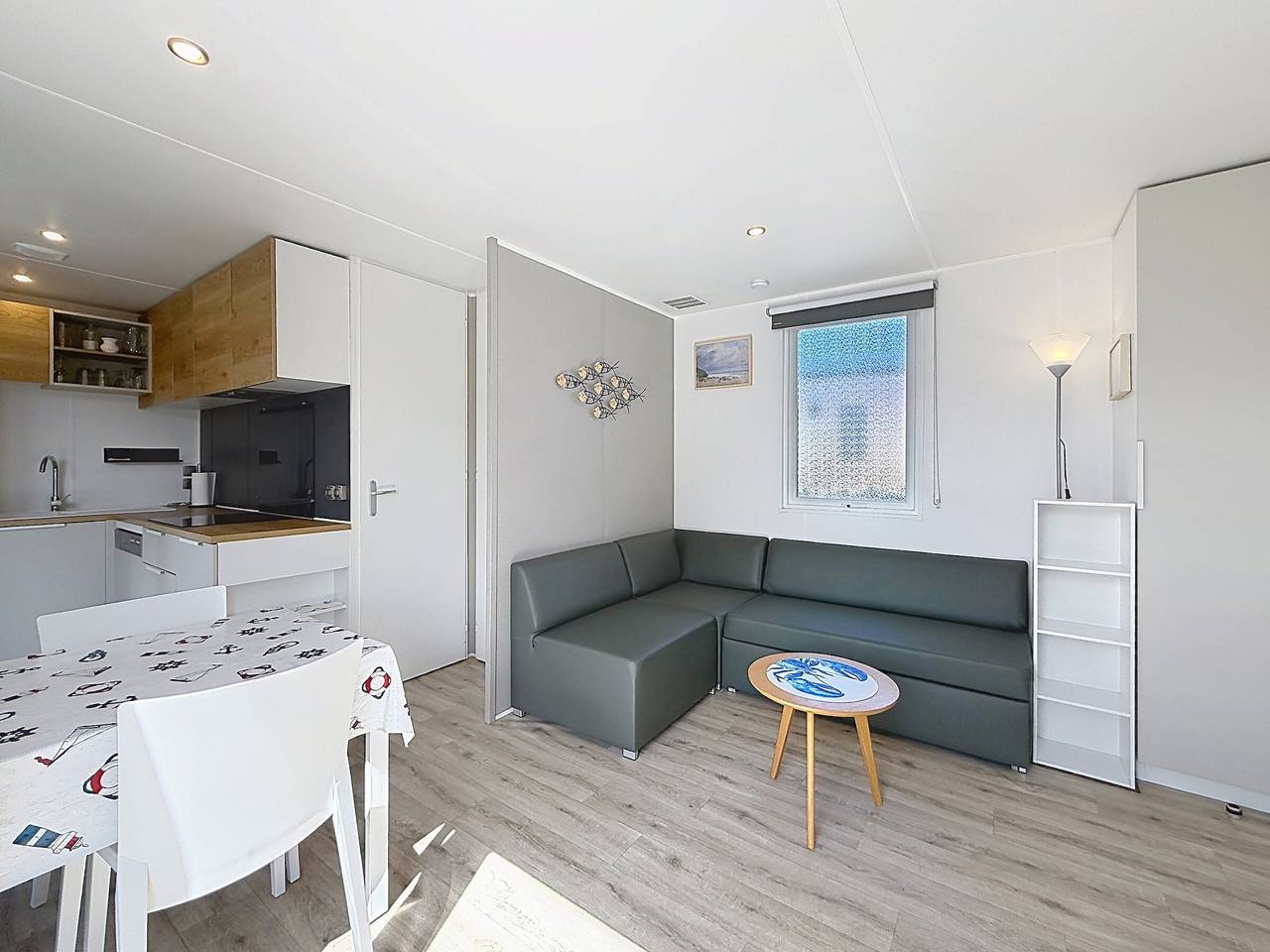 Mobil-home Grand Confort 4 pers: piscine chauffée, près de la plage, parking inclus in Jullouville, Côte de la Déroute
