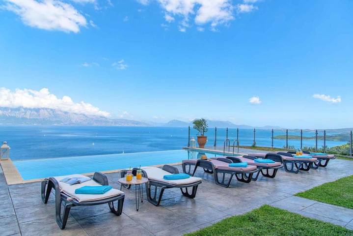 Villa für 6 Personen, mit Ausblick und Garten sowie Pool in Alexandros