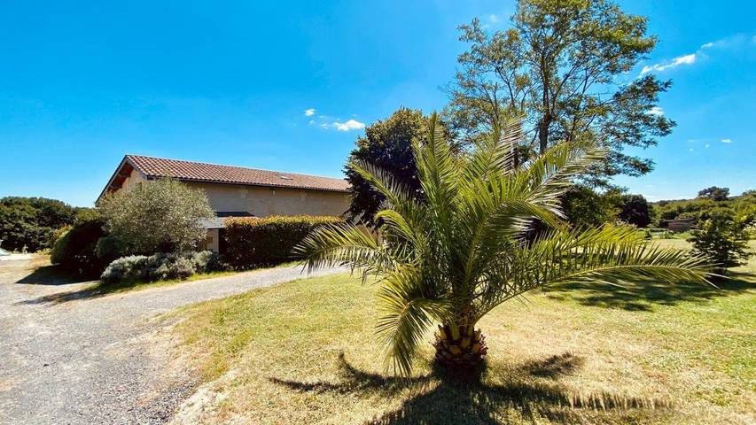 Gîte pour 7 personnes, avec Terrasse et Jardin ainsi que Piscine et Vue à Saint-Caprais-de-Bordeaux