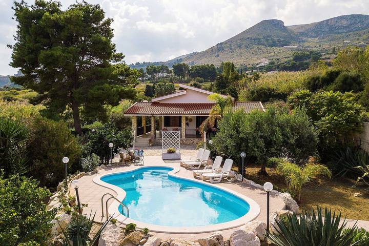 Villa per 10 persone, con Idromassaggio e Giardino a Scopello (Sicilia)