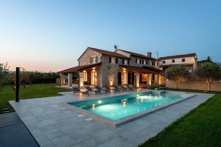 Villa für 8 Personen, mit Garten und Terrasse sowie Pool - 1