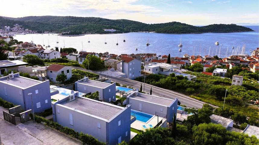 Villa für 7 Personen, mit Ausblick und Garten sowie Pool, mit Haustier auf Vis