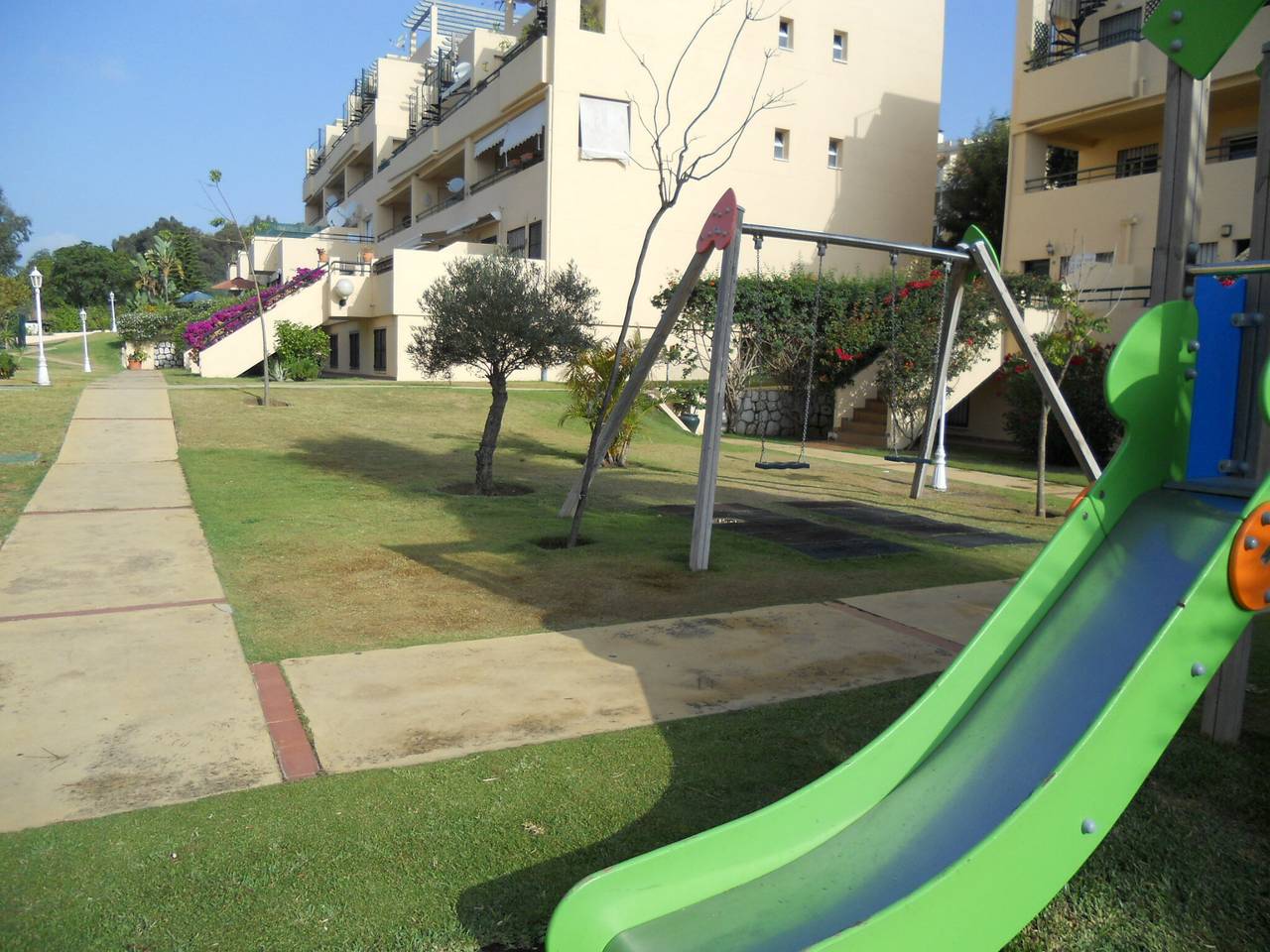 Apartamento vacacional entero, Townhouse - Sleeps 4 - Terrace - Pool in Urbanizacion Calahonda, Mijas