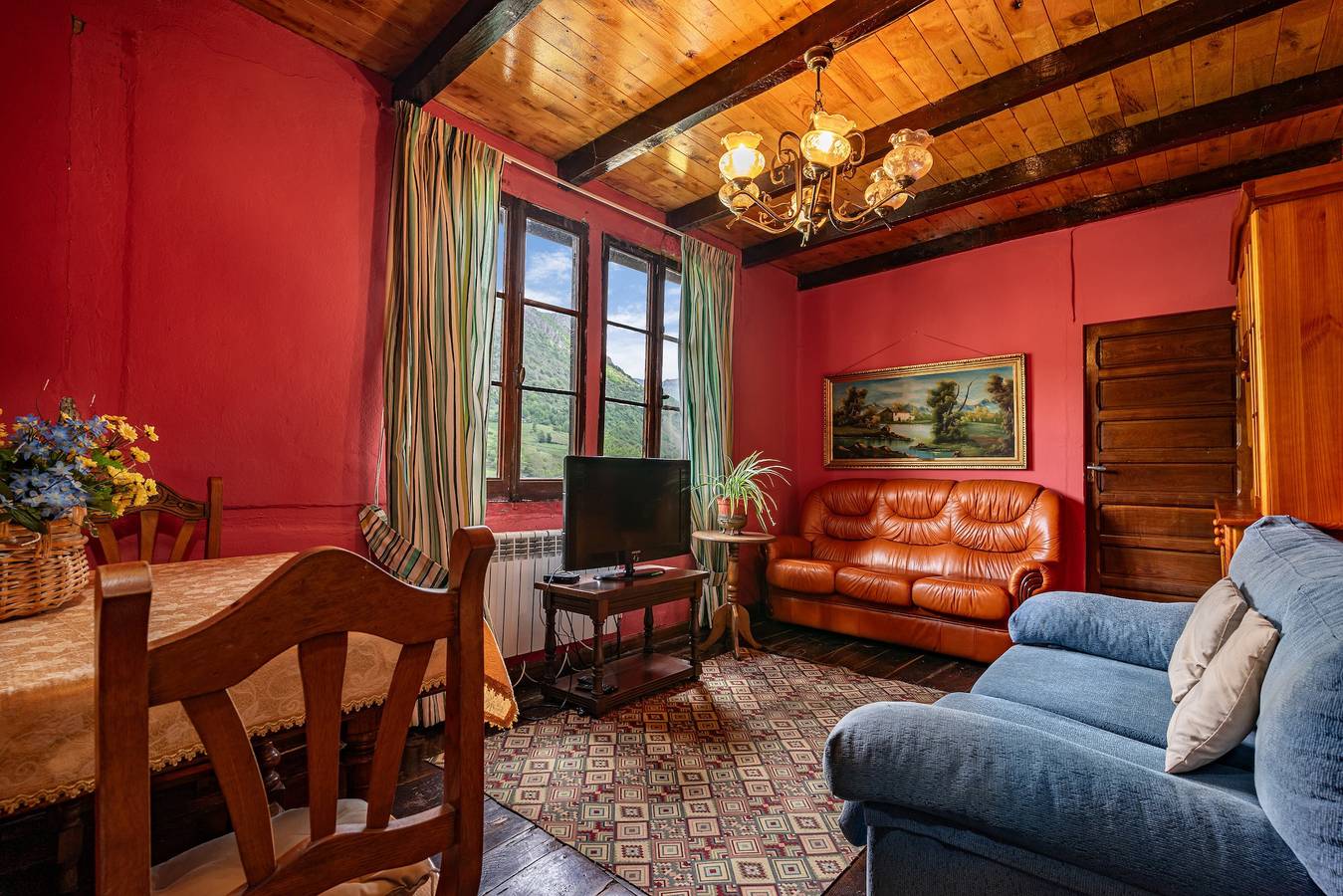 Ferienhaus 'Casa Bartolin' mit privater Terrasse und eigenem Garten in Xedré, Cangas del Narcea