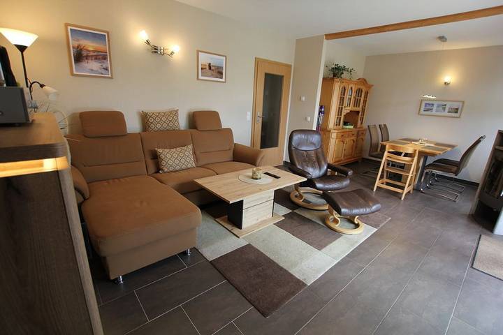 Bungalow Scholle in Dornumersiel – Urlaub mit Hund, Kamin und überdachter Südwestterrasse in Dornumersiel, Dornum
