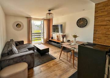 Gîte pour 6 personnes, avec vue sur le lac ainsi que vue et balcon dans Lac des Rousses