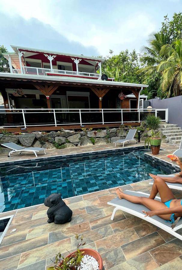 Maison de vacances pour 4 personnes, avec jacuzzi ainsi que jardin et piscine à Petit-Bourg