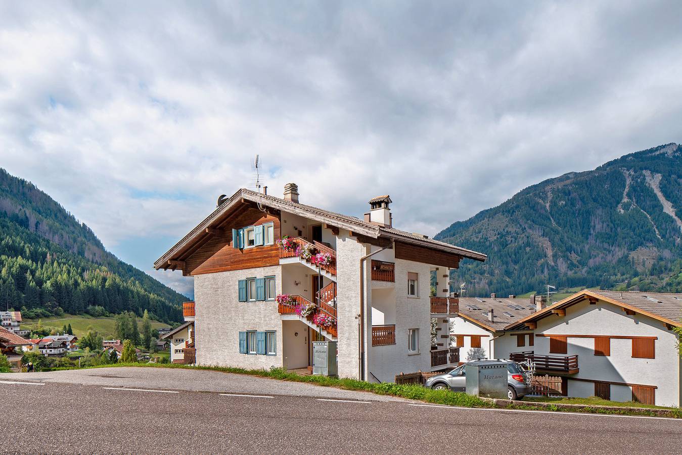 Ολόκληρο το διαμέρισμα, Apartment 'Casa Al Sole' with Mountain View, Private Terrace and Wi-Fi in Moena, Dolomiti Superski