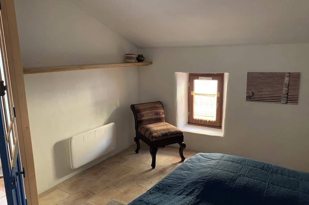 Authentiek huis met ruim en charmant terras en jacuzzi in Serviers-et-Labaume, Nimes und Umgebung