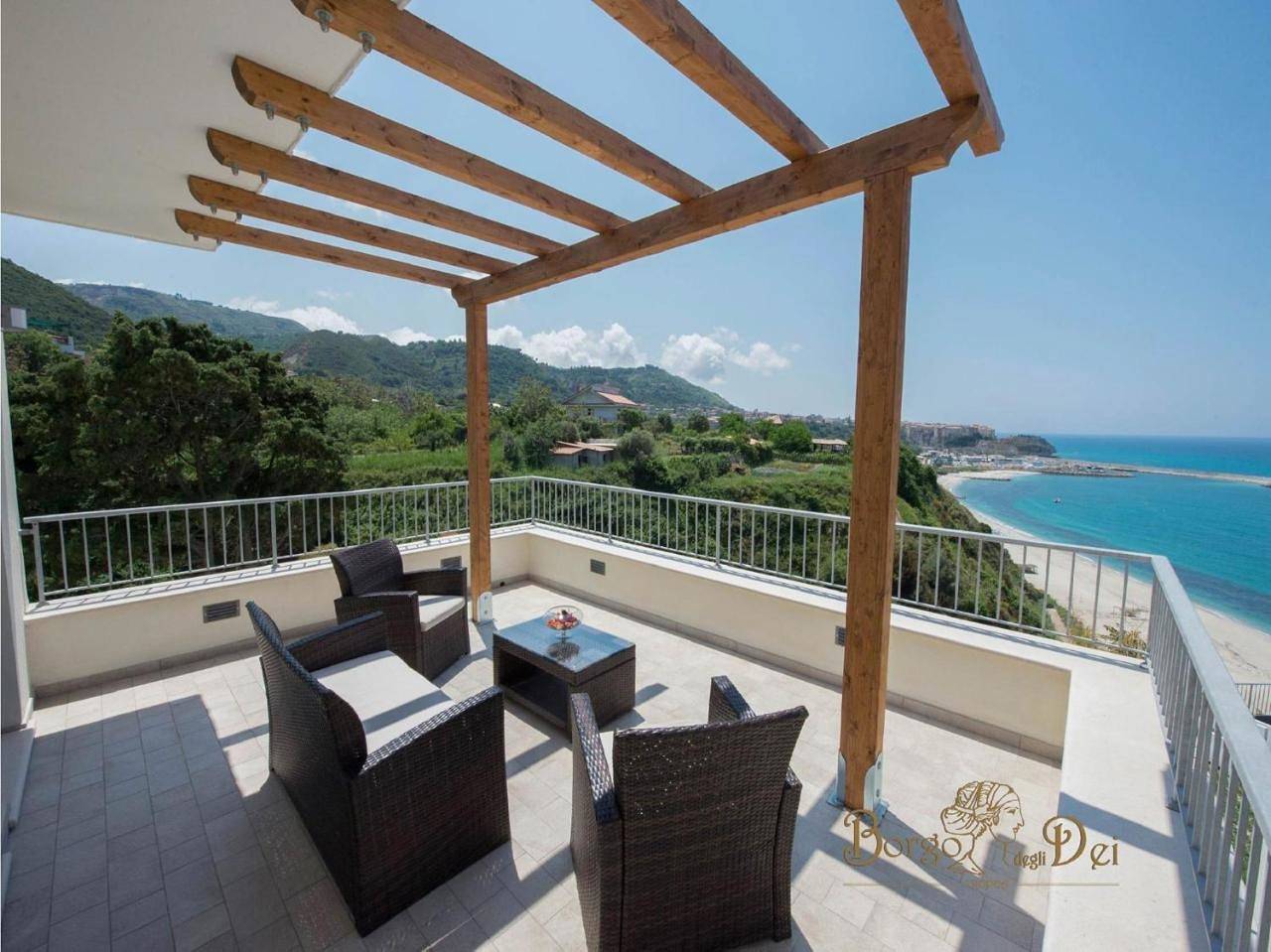 Quadruple Room with Pool View in Spiaggia Vardanello, Parghelia
