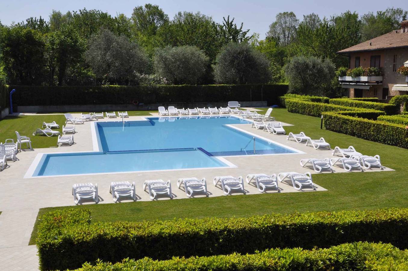 Apartamento vacacional entero, Apartamento de vacaciones con piscina y jardín cuidado in Lazise, Montañas Garda