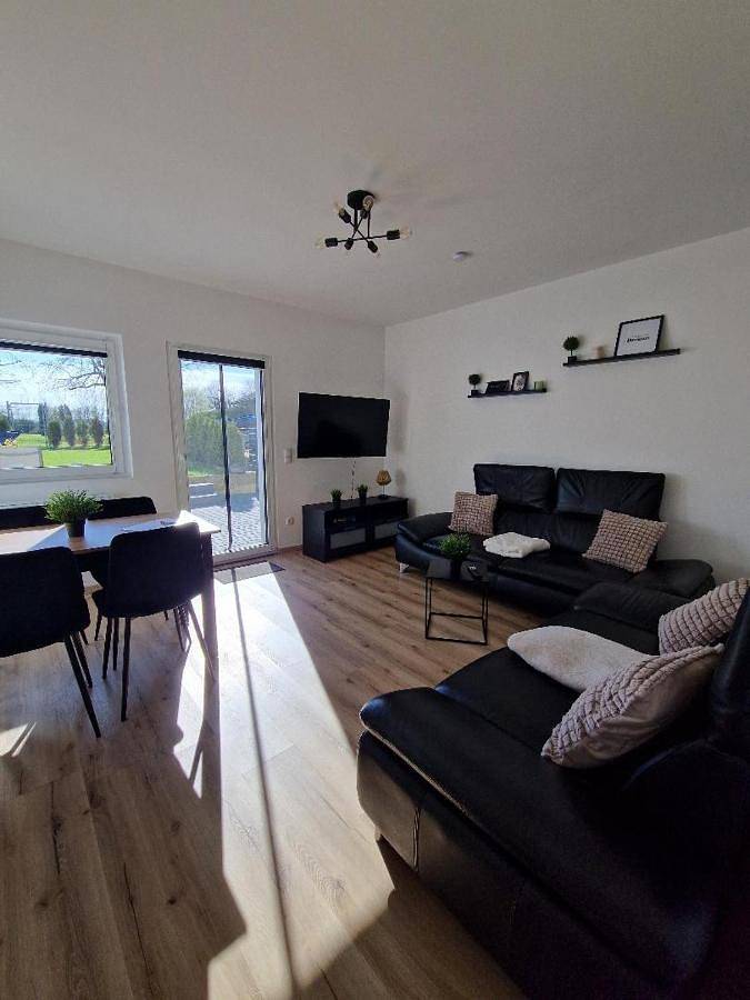Ferienwohnung für 5 Personen, mit Balkon und Terrasse sowie Garten und Ausblick