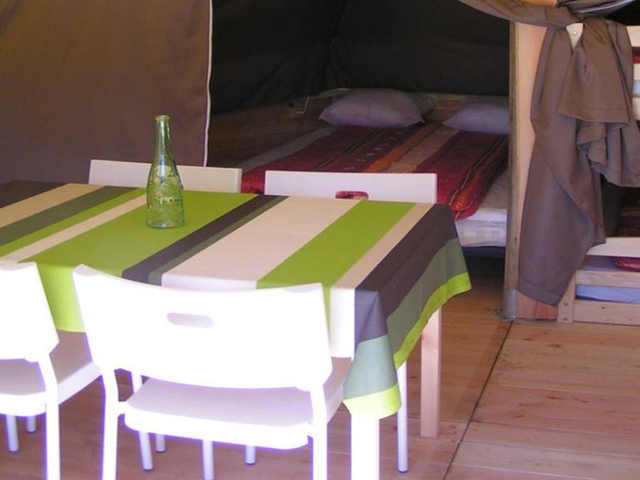 Camping Le Moulin Des Effres **** - Unique 4 personnes - 2 chambres sans sanitaires in Secondigny, Deux-Sèvres