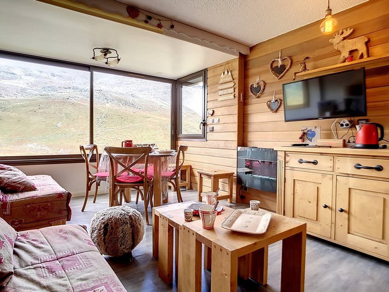 Entire studio, Renovated studio in Les Menuires, ski-in ski-out in Saint-Martin-de-Belleville, Les Trois Vallées