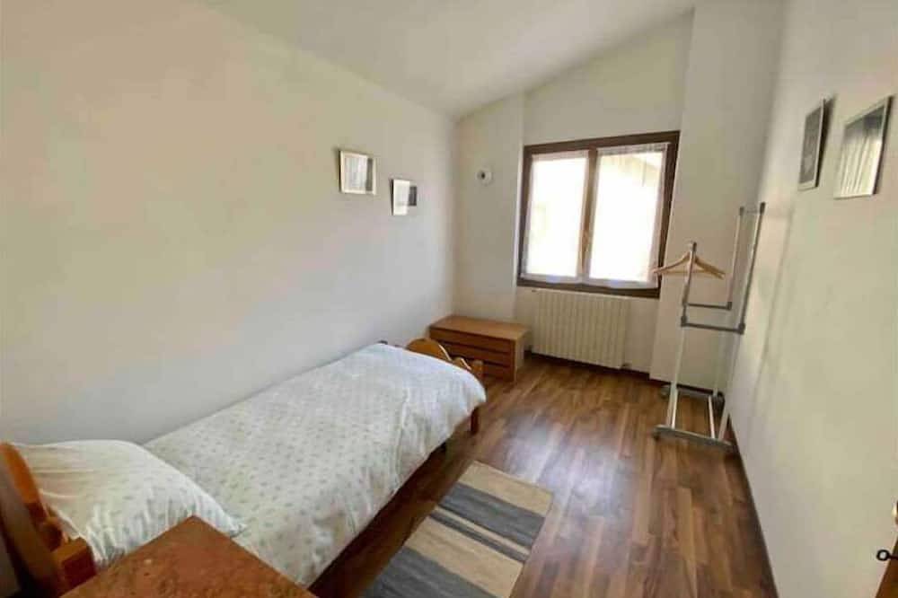 Independent villa with garden and great view in Sondrio, Bernina-Alpen