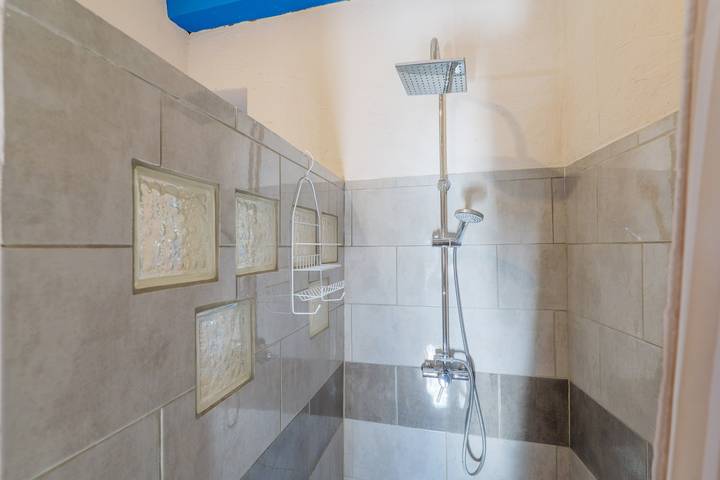 Chambre d’hôtes « Chambre Bleu » avec jardin partagé et Wi-Fi in Lagorce, Ardèche