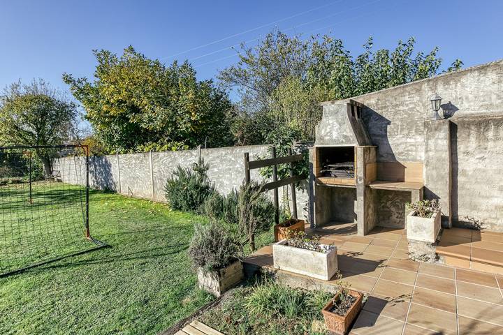 Casa rural para 8 personas, con jardín, Se admiten mascotas en Seriñá