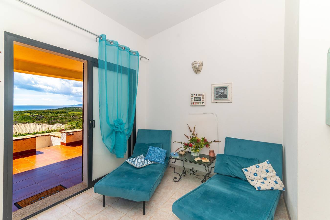 Villa 'Vista Mare Cala Ginepro' con vista mare, terrazza privata e aria condizionata in Punta Molara, San Teodoro