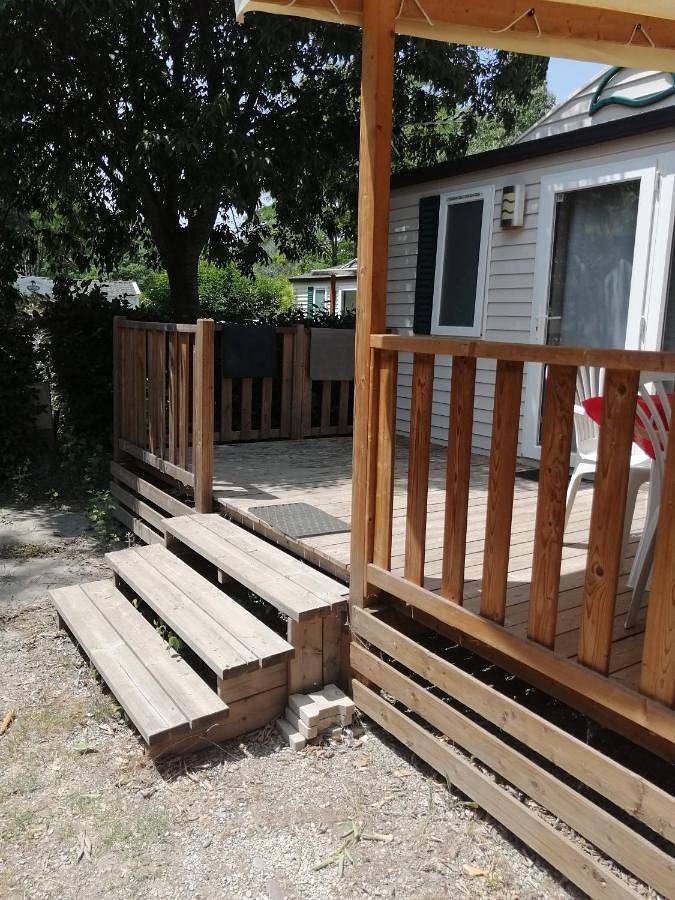 Camping pour 6 personnes, avec bassin pour enfant ainsi que piscine et jardin, animaux acceptés à La Roque-d'Anthéron - 3