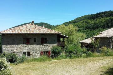 Gîte pour 6 personnes, avec piscine et terrasse à Arlebosc