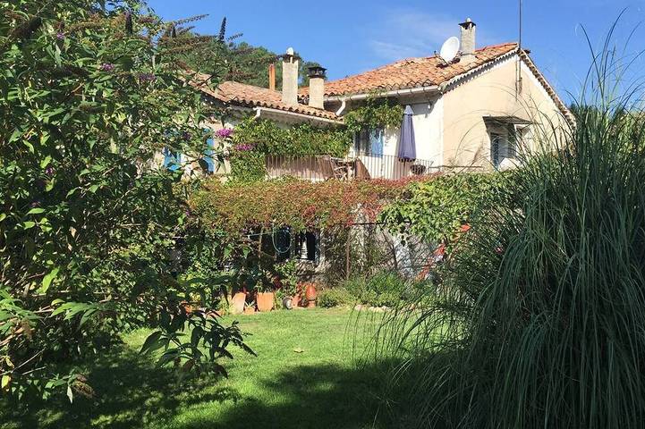 Appartement de vacances pour 6 personnes, avec jardin ainsi que piscine et balcon