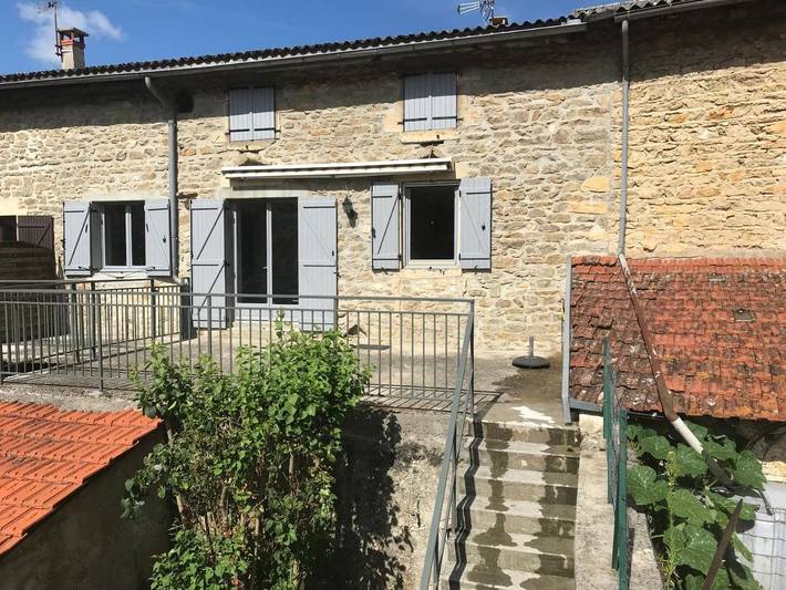 Gîte pour 4 personnes, avec Terrasse ainsi que Jardin et Vue dans Vaux-en-Bugey
