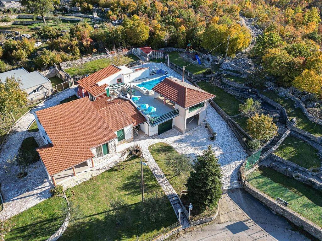 Komfortables Haus mit Terrasse Kotlenice, Zagora K-22219 in Dalmatinisches Zagora
