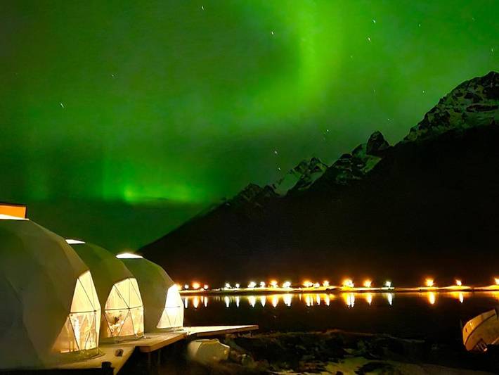 Camping für 3 Personen, mit Whirlpool und Terrasse sowie Garten und Ausblick auf den Lofoten