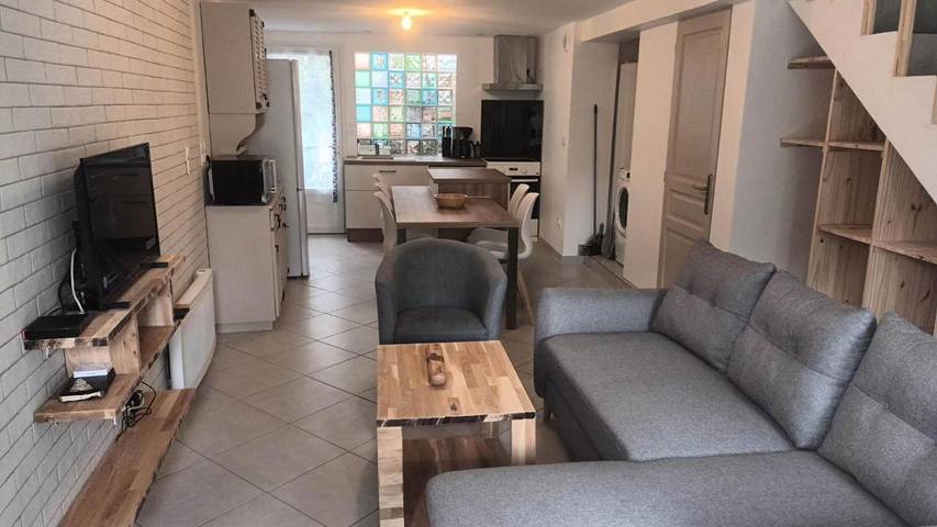 Gîte pour 4 personnes, avec jacuzzi ainsi que sauna et jardin à Poyanne