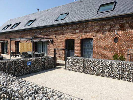 Location de vacances pour 14 personnes, avec vue et jardin, adapté aux familles dans Turretot - 3