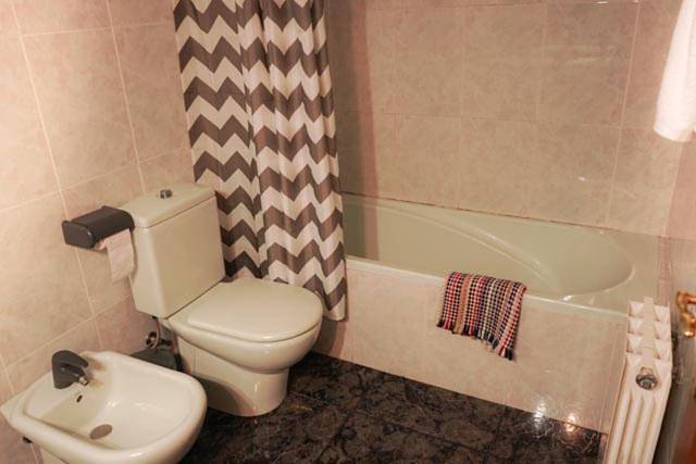 Gîte pour 2 personnes, avec vue ainsi que balcon et jardin dans San Martin Sarroca - 3