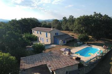 Location de vacances pour 10 personnes, avec jardin à Méjannes-lès-Alès