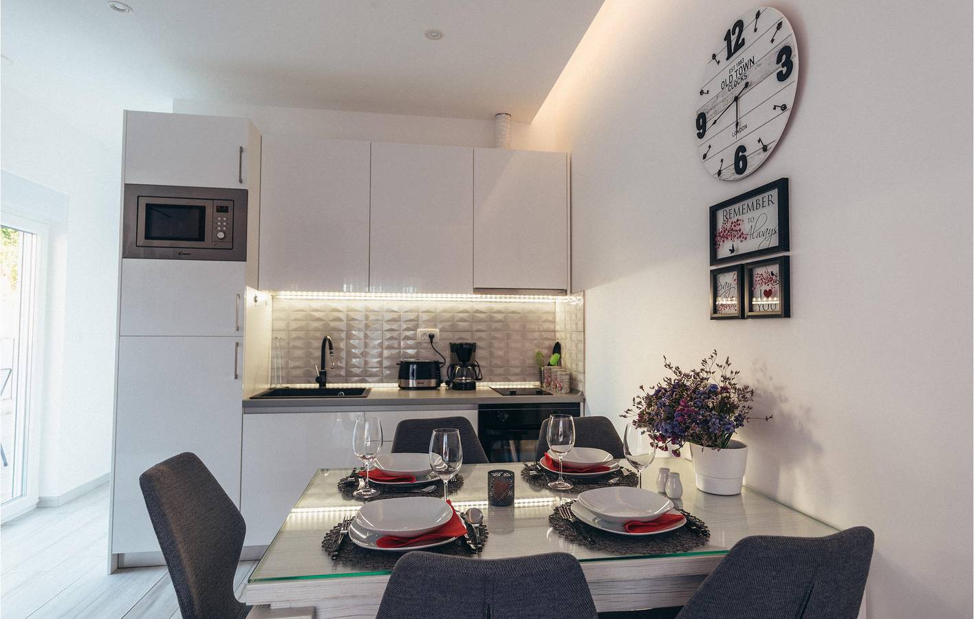 Ganze Ferienwohnung, Gemütliche Ferienwohnung mit Pool, Terrasse und nur 1 km vom Strand Uvala Bočići entfernt in Okrug Gornji, Ciovo
