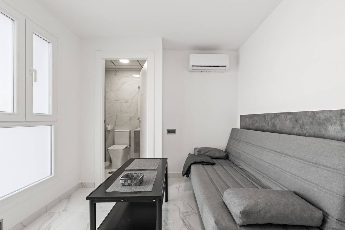Loft Room 2C with Air Conditioning in Torrevieja Centre, Torrevieja