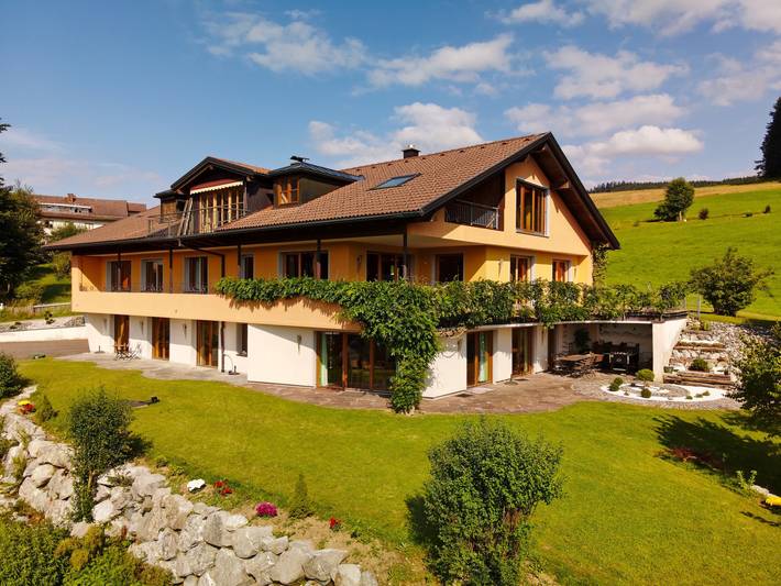 Gîte pour 12 personnes, avec jardin, animaux acceptés à Weiler-Simmerberg