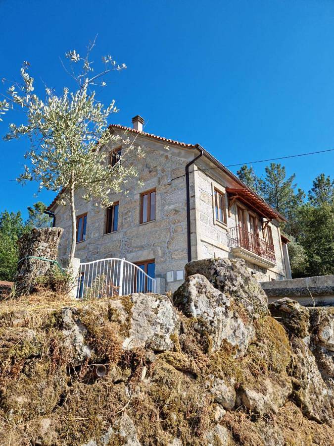Location de vacances pour 3 personnes, avec jacuzzi ainsi que piscine et jardin dans Penalva do Castelo - 4