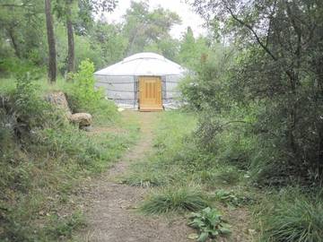 Tente pour 4 personnes, avec jardin ainsi que terrasse et piscine dans le Var