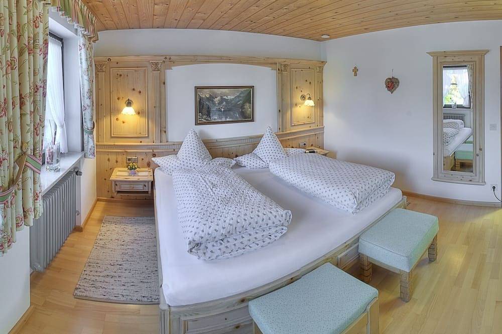 Ganze Wohnung, Ferienwohnung Teisenberg, Nebenhaus, 2 Pers, Terrassen Ost und Westseite, 54 qm in Inzell, Bayerische Alpen