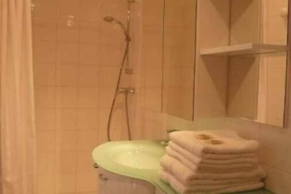 Entire apartment, Le Pin aux Lierres in Meyreuil, Aix-en-Provence region