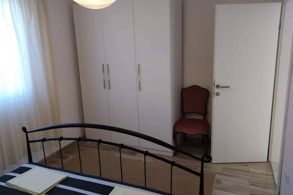 Ganze Wohnung, Apartment Villa Jakov - Two Bedroom Apartment with Terrace and Swimming Pool in Šolta (Split-Dalmatien), Grohote