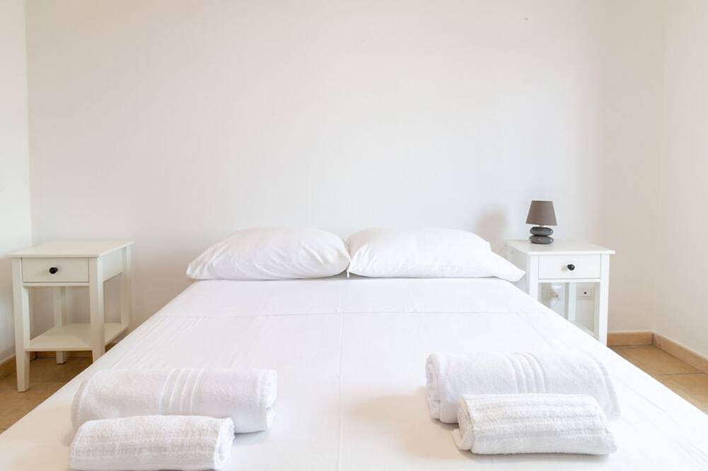 Entire apartment, Civico 89-Urban Retreat in Oristano, Campidano